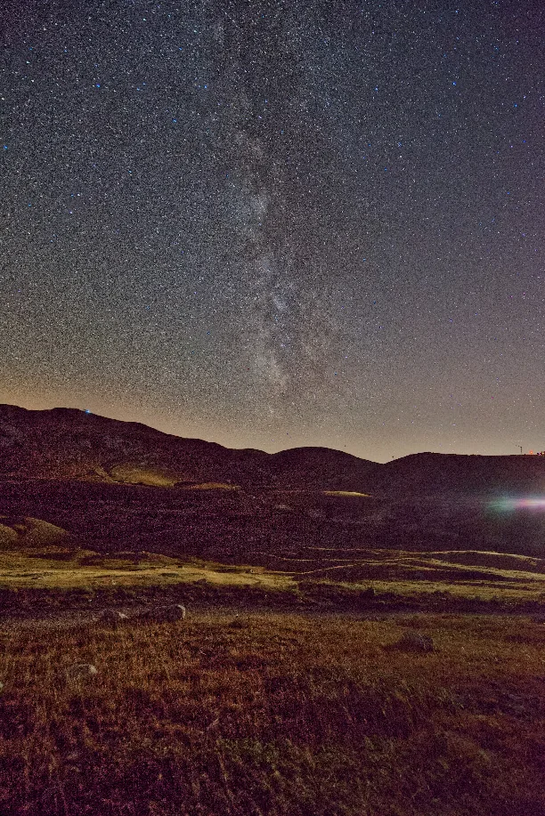 Milky Way over hills, ISO 6400, without noise reduction