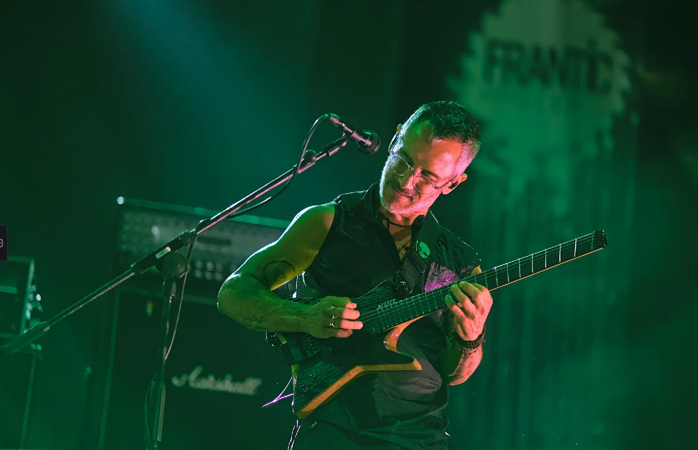 The same guitarist with AI noise reduction